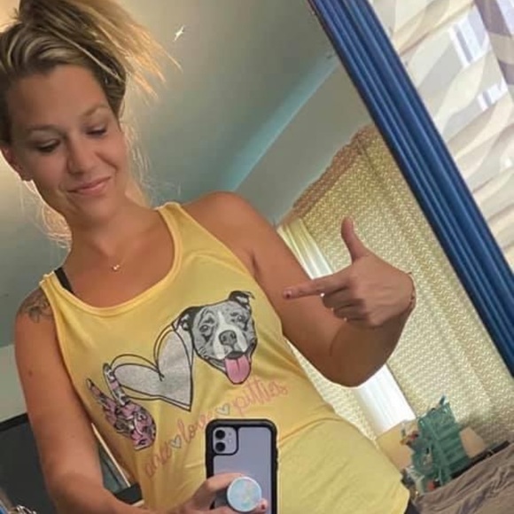 Meet your Posher, Jennifer - Picture 2 of 2